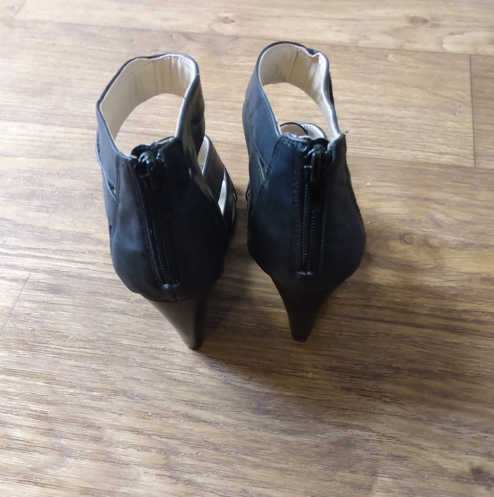 Shoes - Picture 2 of 6